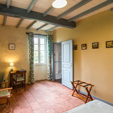 Couette-café Au Mas Des Calmettes 4*